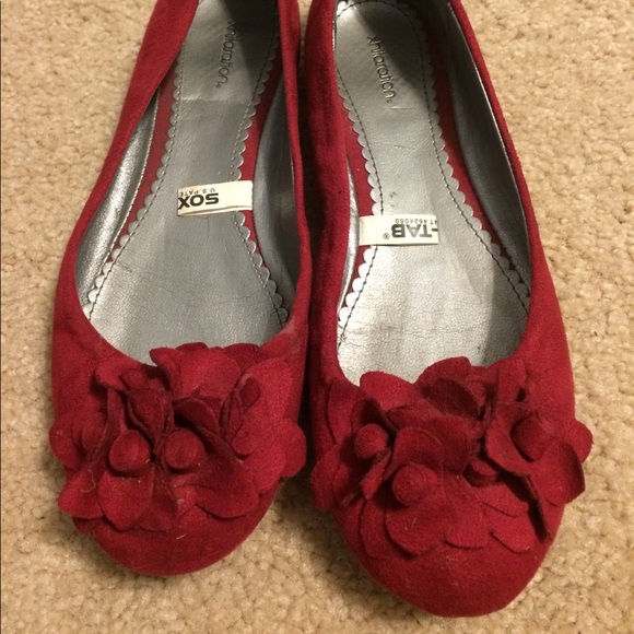 flats with flower on top